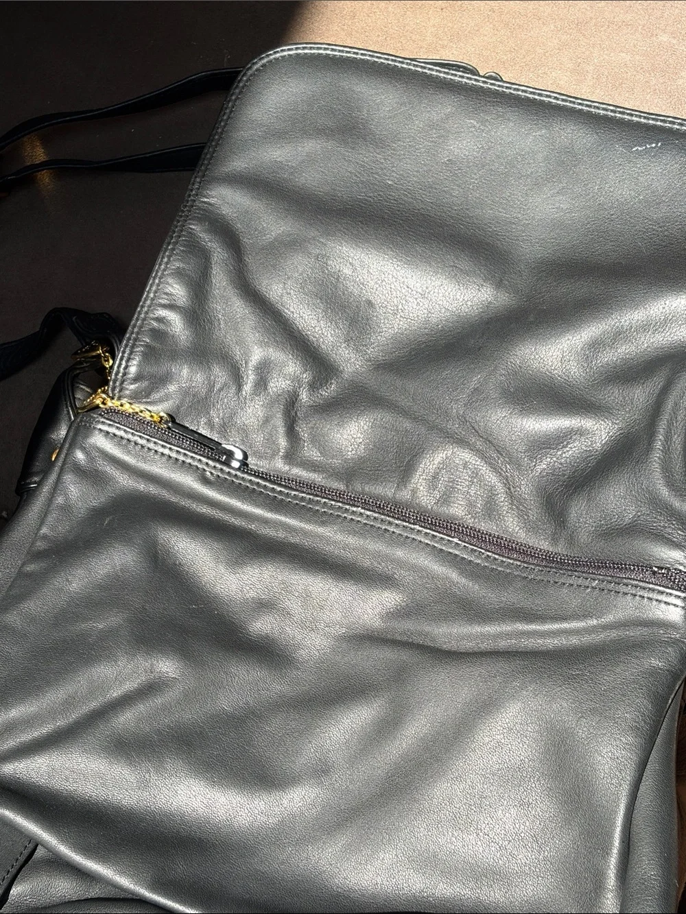 Beautiful Brio Classic Leather velvet interior pockets / pouch crossbody